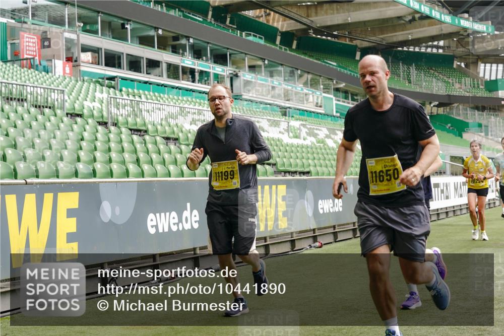 13.09.2026 - 21. swb-Marathon Bremen Michael Burmester http://msf.ph/oto/10441890 13.09.2026 10:28:09 Laufen im Stadion 10096, 10142, 10170, 10172, 10189, 10223, 10231, 10267, 10269, 10270, 10289, 10293, 10294, 10310, 10316, 10319, 10329, 10393, 10421, 10464, 10489, 10504, 10508, 10514, 10525, 10538, 10544, 10566, 10583, 10594, 10628, 10638, 10655, 10709, 10739, 10744, 10770, 10814, 10835, 10846, 10860, 10873, 10876, 10897, 10898, 10910, 10917, 10923, 10956, 10992, 10993, 11005, 11007, 11018, 11035, 11058, 11060, 11063, 11076, 11087, 11092, 11110, 11111, 11148, 11170, 11193 meine-sportfotos.de