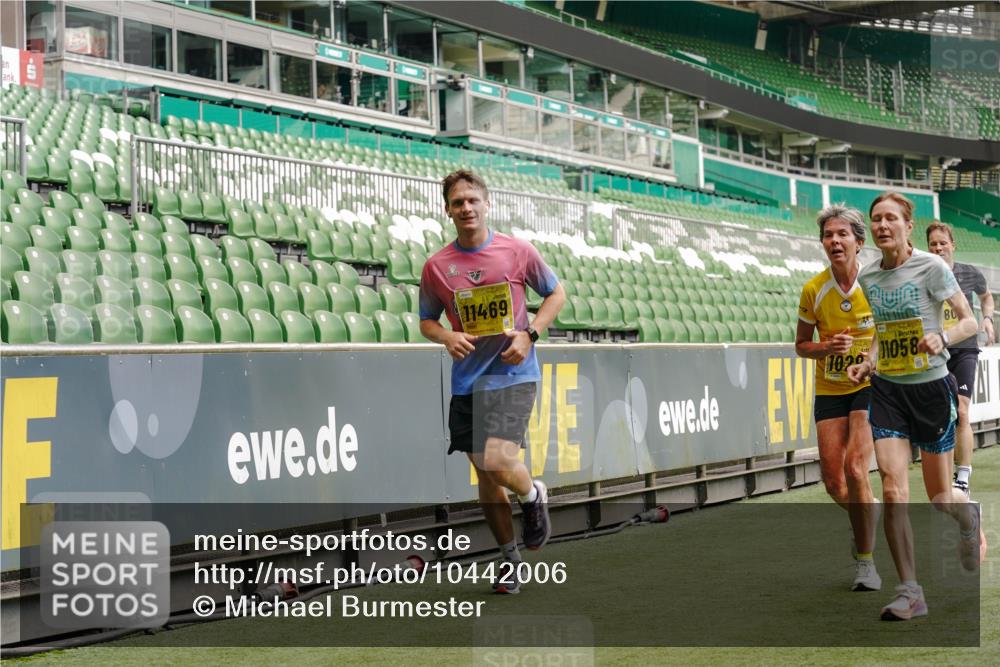 13.09.2026 - 21. swb-Marathon Bremen Michael Burmester http://msf.ph/oto/10442006 13.09.2026 10:28:11 Laufen im Stadion 10096, 10142, 10170, 10172, 10189, 10223, 10231, 10267, 10269, 10270, 10289, 10293, 10294, 10310, 10316, 10319, 10329, 10393, 10421, 10489, 10504, 10508, 10514, 10525, 10538, 10544, 10566, 10594, 10628, 10638, 10655, 10709, 10739, 10744, 10770, 10814, 10835, 10846, 10860, 10873, 10876, 10897, 10898, 10910, 10917, 10923, 10956, 10992, 10993, 11005, 11007, 11018, 11035, 11058, 11060, 11063, 11076, 11087, 11092, 11110, 11111, 11148, 11170, 11193 meine-sportfotos.de