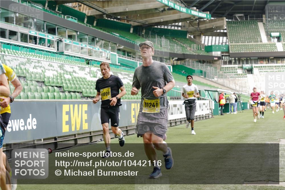13.09.2026 - 21. swb-Marathon Bremen Michael Burmester http://msf.ph/oto/10442116 13.09.2026 10:28:13 Laufen im Stadion 10096, 10142, 10170, 10172, 10189, 10223, 10231, 10267, 10269, 10270, 10289, 10293, 10294, 10310, 10316, 10319, 10329, 10348, 10393, 10421, 10489, 10504, 10508, 10514, 10525, 10538, 10544, 10566, 10594, 10628, 10638, 10655, 10709, 10739, 10744, 10770, 10814, 10835, 10846, 10860, 10873, 10876, 10897, 10898, 10910, 10917, 10923, 10956, 10992, 10993, 11005, 11007, 11018, 11035, 11058, 11060, 11063, 11076, 11087, 11092, 11110, 11111, 11148, 11170, 11193 meine-sportfotos.de