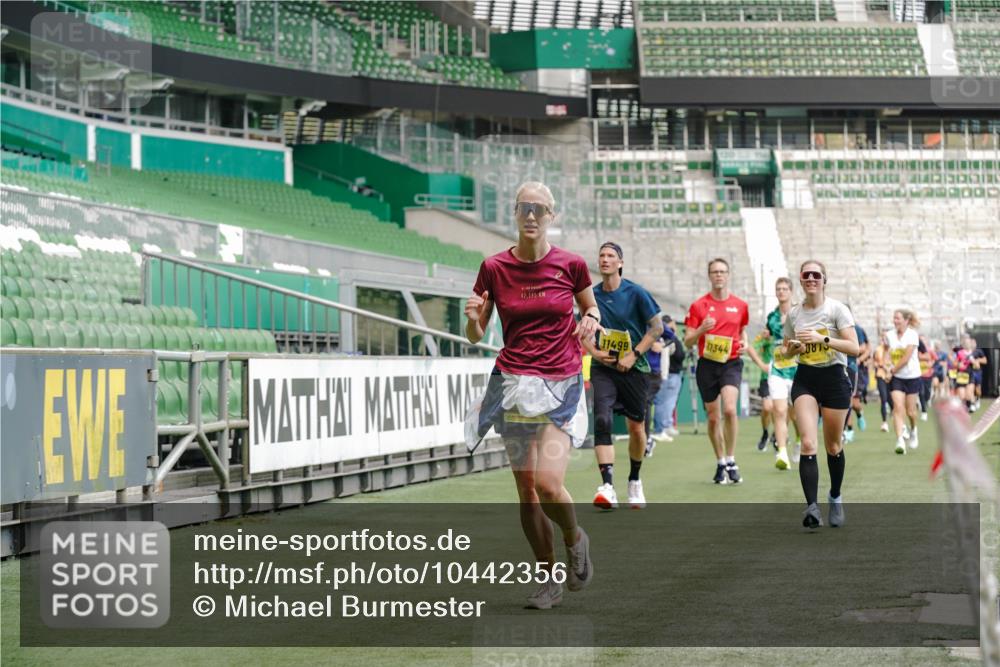 13.09.2026 - 21. swb-Marathon Bremen Michael Burmester http://msf.ph/oto/10442356 13.09.2026 10:28:18 Laufen im Stadion 10096, 10142, 10170, 10172, 10189, 10200, 10223, 10231, 10267, 10269, 10270, 10289, 10293, 10294, 10310, 10316, 10319, 10329, 10348, 10393, 10421, 10489, 10508, 10514, 10525, 10538, 10544, 10566, 10594, 10628, 10638, 10655, 10709, 10739, 10744, 10770, 10814, 10835, 10840, 10846, 10860, 10876, 10897, 10898, 10910, 10917, 10923, 10956, 10992, 10993, 11005, 11007, 11018, 11035, 11058, 11060, 11063, 11076, 11087, 11092, 11110, 11111, 11148, 11170, 11193 meine-sportfotos.de