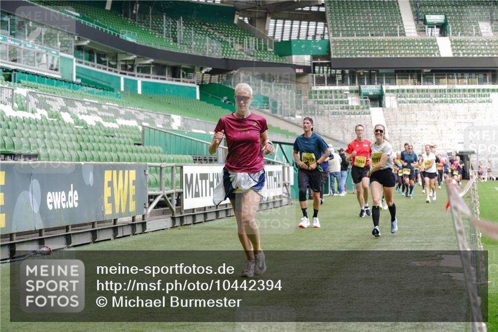 13.09.2026 - 21. swb-Marathon Bremen Michael Burmester http://msf.ph/oto/10442394 13.09.2026 10:28:19 Laufen im Stadion 10096, 10142, 10170, 10172, 10189, 10200, 10223, 10231, 10267, 10269, 10270, 10289, 10293, 10294, 10310, 10316, 10329, 10348, 10393, 10421, 10489, 10508, 10514, 10525, 10538, 10544, 10566, 10594, 10628, 10638, 10655, 10709, 10739, 10744, 10770, 10814, 10835, 10840, 10846, 10860, 10876, 10897, 10898, 10910, 10917, 10923, 10956, 10993, 11005, 11007, 11018, 11035, 11058, 11060, 11063, 11076, 11087, 11092, 11110, 11111, 11148, 11170, 11193 meine-sportfotos.de