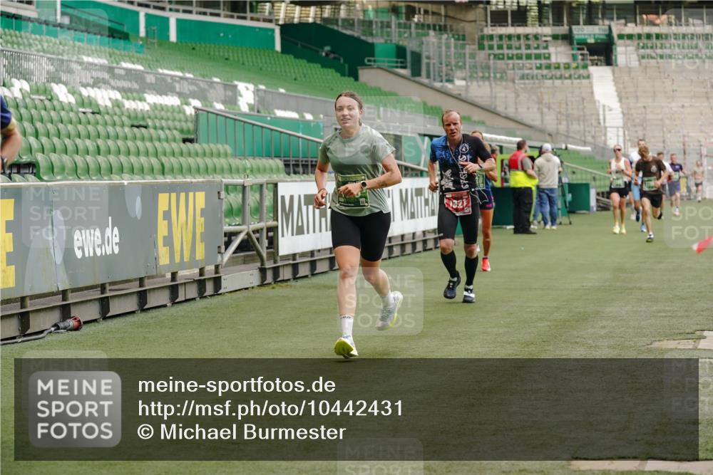 13.09.2026 - 21. swb-Marathon Bremen Michael Burmester http://msf.ph/oto/10442431 13.09.2026 12:43:43 Laufen im Stadion 439, 493, 623, 678, 681, 749, 819, 969, 1009, 1223, 1224, 1335, 1372, 1498, 1562, 1619, 1696, 1712, 1745, 1770, 1879, 1921, 2098, 2207, 2651, 2683, 3251, 3368, 3500, 3584, 3688, 4096, 4118, 4328, 4739, 4847, 4904, 5143, 5199, 5316, 5369, 5601, 5663, 5776, 5828, 6359, 6579, 6973, 7015, 7170, 7841, 7950, 8028, 8311, 8383, 8689, 8749, 8850, 8994, 9120, 9137, 9153, 9200, 9233, 9533, 9849, 13063, 13237, 126, 371, 453, 603, 640, 650, 671, 735, 744, 807, 862, 912, 957, 1136, 1758 meine-sportfotos.de