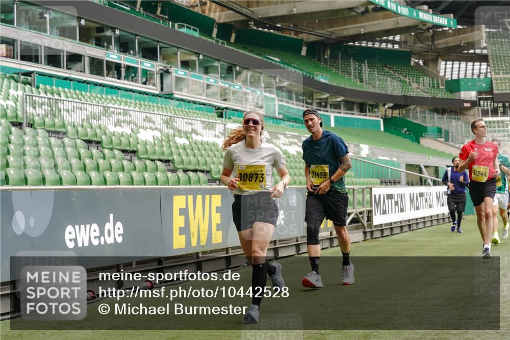 13.09.2026 - 21. swb-Marathon Bremen Michael Burmester http://msf.ph/oto/10442528 13.09.2026 10:28:22 Laufen im Stadion 10096, 10142, 10170, 10172, 10189, 10200, 10223, 10231, 10267, 10269, 10270, 10289, 10293, 10294, 10310, 10316, 10329, 10348, 10393, 10421, 10489, 10508, 10514, 10525, 10538, 10544, 10566, 10594, 10628, 10638, 10655, 10709, 10739, 10744, 10770, 10814, 10835, 10840, 10846, 10860, 10876, 10897, 10898, 10910, 10917, 10923, 10956, 10993, 11005, 11007, 11018, 11035, 11058, 11060, 11076, 11087, 11092, 11110, 11111, 11148, 11170, 11193 meine-sportfotos.de