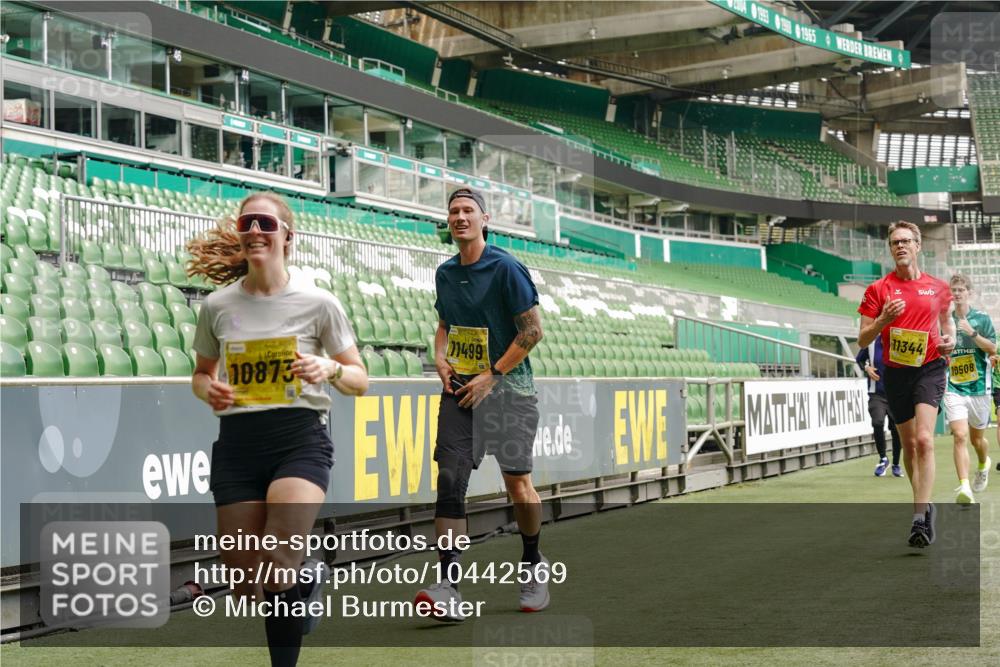 13.09.2026 - 21. swb-Marathon Bremen Michael Burmester http://msf.ph/oto/10442569 13.09.2026 10:28:23 Laufen im Stadion 10096, 10142, 10170, 10172, 10189, 10200, 10223, 10231, 10267, 10269, 10270, 10293, 10294, 10310, 10316, 10329, 10348, 10393, 10421, 10489, 10508, 10514, 10525, 10538, 10544, 10566, 10594, 10628, 10638, 10655, 10709, 10739, 10744, 10770, 10814, 10835, 10840, 10846, 10860, 10876, 10897, 10898, 10910, 10917, 10923, 10956, 10993, 11005, 11007, 11018, 11035, 11058, 11060, 11076, 11087, 11092, 11110, 11111, 11148, 11170, 11193 meine-sportfotos.de