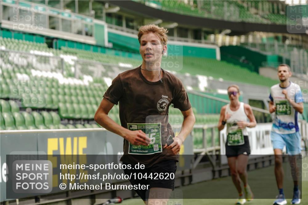 13.09.2026 - 21. swb-Marathon Bremen Michael Burmester http://msf.ph/oto/10442620 13.09.2026 12:43:52 Laufen im Stadion 439, 493, 623, 678, 681, 749, 819, 969, 1009, 1223, 1224, 1301, 1335, 1372, 1498, 1562, 1696, 1712, 1745, 1770, 1879, 1921, 2098, 2207, 2651, 2683, 3251, 3500, 3584, 3688, 4096, 4118, 4328, 4739, 4847, 4904, 5143, 5199, 5316, 5369, 5601, 5663, 5776, 5828, 6359, 6579, 6973, 7015, 7170, 7265, 7715, 7841, 7950, 8028, 8311, 8689, 8749, 8850, 8994, 9120, 9137, 9153, 9200, 9233, 9533, 9849, 13063, 13237, 126, 371, 453, 603, 640, 650, 671, 735, 744, 807, 862, 912, 957, 1136 meine-sportfotos.de