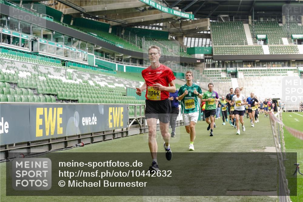 13.09.2026 - 21. swb-Marathon Bremen Michael Burmester http://msf.ph/oto/10442632 13.09.2026 10:28:24 Laufen im Stadion 10096, 10142, 10170, 10172, 10189, 10200, 10223, 10231, 10267, 10269, 10270, 10293, 10294, 10310, 10316, 10329, 10348, 10393, 10421, 10489, 10508, 10514, 10525, 10538, 10544, 10566, 10594, 10628, 10638, 10655, 10709, 10739, 10763, 10770, 10814, 10835, 10840, 10846, 10860, 10876, 10897, 10898, 10910, 10917, 10923, 10956, 10993, 11005, 11007, 11018, 11035, 11058, 11060, 11076, 11087, 11092, 11110, 11111, 11148, 11170, 11193 meine-sportfotos.de