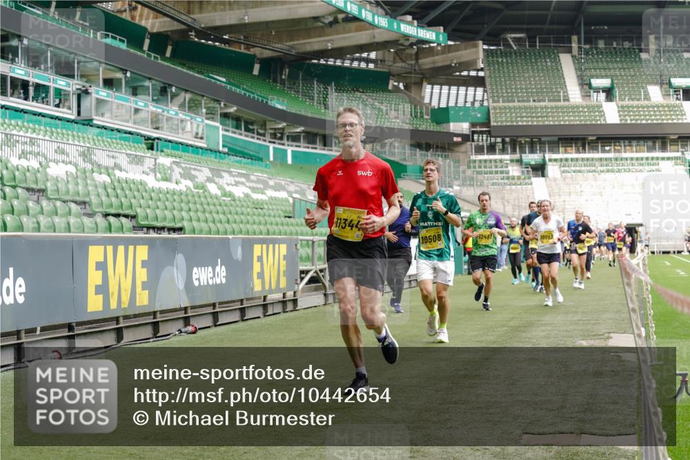 13.09.2026 - 21. swb-Marathon Bremen Michael Burmester http://msf.ph/oto/10442654 13.09.2026 10:28:25 Laufen im Stadion 10096, 10142, 10170, 10172, 10189, 10200, 10223, 10231, 10267, 10269, 10270, 10293, 10294, 10310, 10316, 10329, 10348, 10393, 10421, 10489, 10508, 10514, 10525, 10538, 10544, 10566, 10594, 10628, 10638, 10655, 10709, 10739, 10763, 10770, 10814, 10835, 10840, 10846, 10860, 10876, 10897, 10898, 10910, 10917, 10923, 10956, 10993, 11005, 11007, 11018, 11035, 11058, 11060, 11076, 11087, 11092, 11110, 11111, 11148, 11170, 11193 meine-sportfotos.de