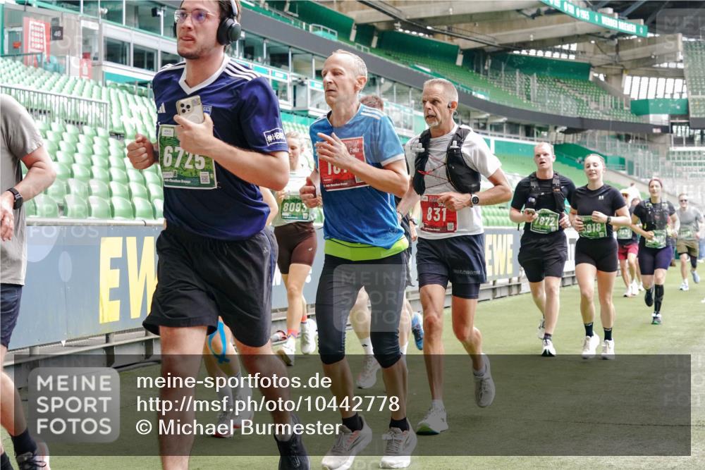 13.09.2026 - 21. swb-Marathon Bremen Michael Burmester http://msf.ph/oto/10442778 13.09.2026 13:07:19 Laufen im Stadion 109, 132, 156, 287, 303, 310, 372, 430, 454, 489, 578, 607, 613, 682, 716, 784, 800, 808, 809, 831, 834, 846, 911, 922, 1083, 1173, 1189, 1205, 1210, 1274, 1322, 1364, 1365, 1369, 1387, 1395, 1437, 1532, 1545, 1574, 1581, 1600, 1823, 1831, 1841, 1848, 1854, 1871, 1909, 1926, 1938, 2003, 2070, 2076, 2090, 2215, 2219, 2275, 2283, 2318, 2355, 2356, 2366, 2393, 2405, 2440, 2492, 2565, 2611, 2699, 2707, 2721, 2731, 2755, 2782, 2802, 2818, 2831, 2866, 2902, 2911, 2949, 2960 meine-sportfotos.de