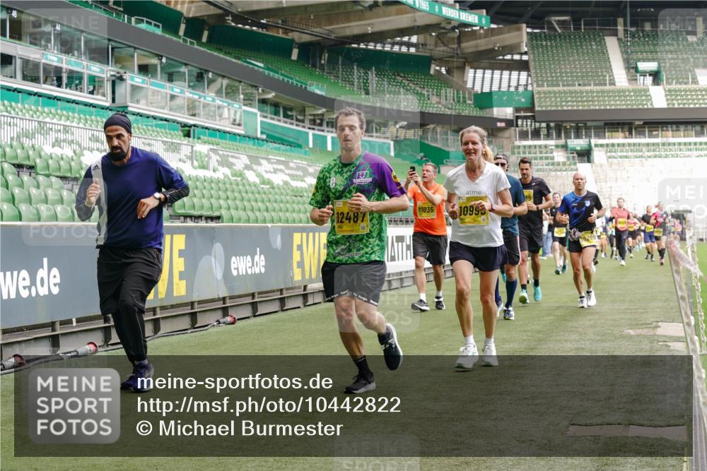 13.09.2026 - 21. swb-Marathon Bremen Michael Burmester http://msf.ph/oto/10442822 13.09.2026 10:28:29 Laufen im Stadion 10142, 10170, 10183, 10189, 10200, 10223, 10267, 10269, 10270, 10293, 10294, 10310, 10316, 10329, 10348, 10393, 10421, 10426, 10489, 10508, 10514, 10525, 10538, 10544, 10566, 10594, 10655, 10709, 10739, 10763, 10770, 10814, 10835, 10840, 10846, 10860, 10876, 10897, 10898, 10910, 10917, 10923, 10993, 11005, 11007, 11018, 11035, 11058, 11060, 11076, 11087, 11092, 11110, 11111, 11148, 11170 meine-sportfotos.de
