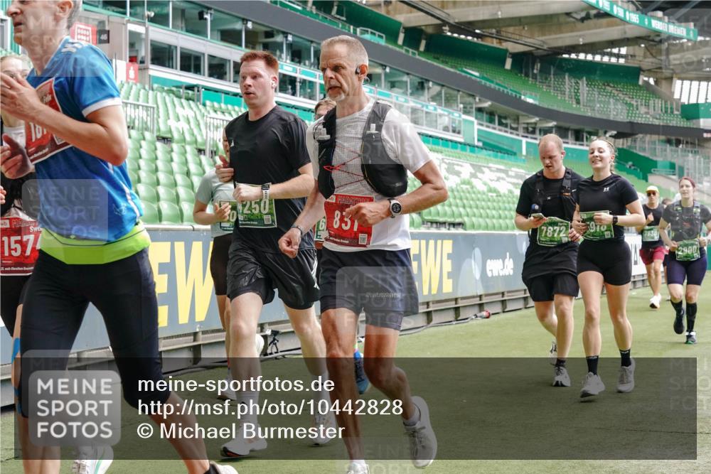 13.09.2026 - 21. swb-Marathon Bremen Michael Burmester http://msf.ph/oto/10442828 13.09.2026 13:07:20 Laufen im Stadion 109, 132, 156, 287, 303, 310, 372, 430, 454, 489, 578, 607, 613, 682, 716, 784, 800, 808, 809, 831, 834, 846, 911, 922, 1083, 1173, 1189, 1205, 1210, 1274, 1322, 1364, 1365, 1369, 1387, 1395, 1437, 1532, 1545, 1574, 1581, 1600, 1823, 1831, 1841, 1848, 1854, 1871, 1909, 1926, 1938, 2003, 2070, 2076, 2090, 2215, 2219, 2275, 2283, 2318, 2355, 2356, 2366, 2393, 2405, 2440, 2492, 2565, 2611, 2699, 2707, 2721, 2731, 2755, 2782, 2802, 2818, 2831, 2866, 2902, 2911, 2949, 2960 meine-sportfotos.de