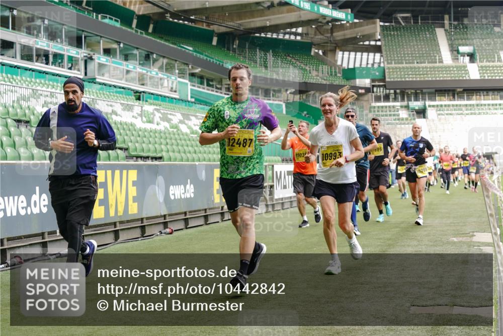 13.09.2026 - 21. swb-Marathon Bremen Michael Burmester http://msf.ph/oto/10442842 13.09.2026 10:28:29 Laufen im Stadion 10142, 10170, 10183, 10189, 10200, 10223, 10267, 10269, 10270, 10293, 10294, 10310, 10316, 10329, 10348, 10393, 10421, 10426, 10489, 10508, 10514, 10525, 10538, 10544, 10566, 10594, 10655, 10709, 10739, 10763, 10770, 10814, 10835, 10840, 10846, 10860, 10876, 10897, 10898, 10910, 10917, 10923, 10993, 11005, 11007, 11018, 11035, 11058, 11060, 11076, 11087, 11092, 11110, 11111, 11148, 11170 meine-sportfotos.de