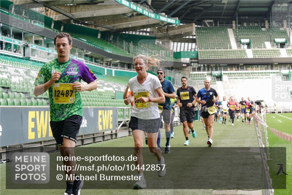 13.09.2026 - 21. swb-Marathon Bremen Michael Burmester http://msf.ph/oto/10442857 13.09.2026 10:28:29 Laufen im Stadion 10142, 10170, 10183, 10189, 10200, 10223, 10267, 10269, 10270, 10293, 10294, 10310, 10316, 10329, 10348, 10393, 10421, 10426, 10489, 10508, 10514, 10525, 10538, 10544, 10566, 10594, 10655, 10709, 10739, 10763, 10770, 10814, 10835, 10840, 10846, 10860, 10876, 10897, 10898, 10910, 10917, 10923, 10993, 11005, 11007, 11018, 11035, 11058, 11060, 11076, 11087, 11092, 11110, 11111, 11148, 11170 meine-sportfotos.de