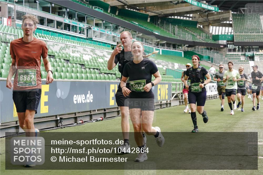 13.09.2026 - 21. swb-Marathon Bremen Michael Burmester http://msf.ph/oto/10442864 13.09.2026 13:07:21 Laufen im Stadion 109, 132, 156, 287, 303, 310, 372, 430, 454, 489, 578, 607, 613, 682, 716, 784, 800, 808, 809, 831, 834, 846, 911, 922, 1083, 1173, 1189, 1205, 1210, 1274, 1285, 1322, 1364, 1365, 1369, 1387, 1395, 1437, 1532, 1545, 1574, 1581, 1600, 1823, 1831, 1841, 1848, 1854, 1871, 1909, 1926, 1938, 2003, 2070, 2090, 2215, 2219, 2275, 2283, 2318, 2355, 2356, 2366, 2393, 2405, 2440, 2492, 2565, 2611, 2699, 2707, 2721, 2731, 2755, 2782, 2802, 2818, 2831, 2866, 2902, 2911, 2949, 2960 meine-sportfotos.de