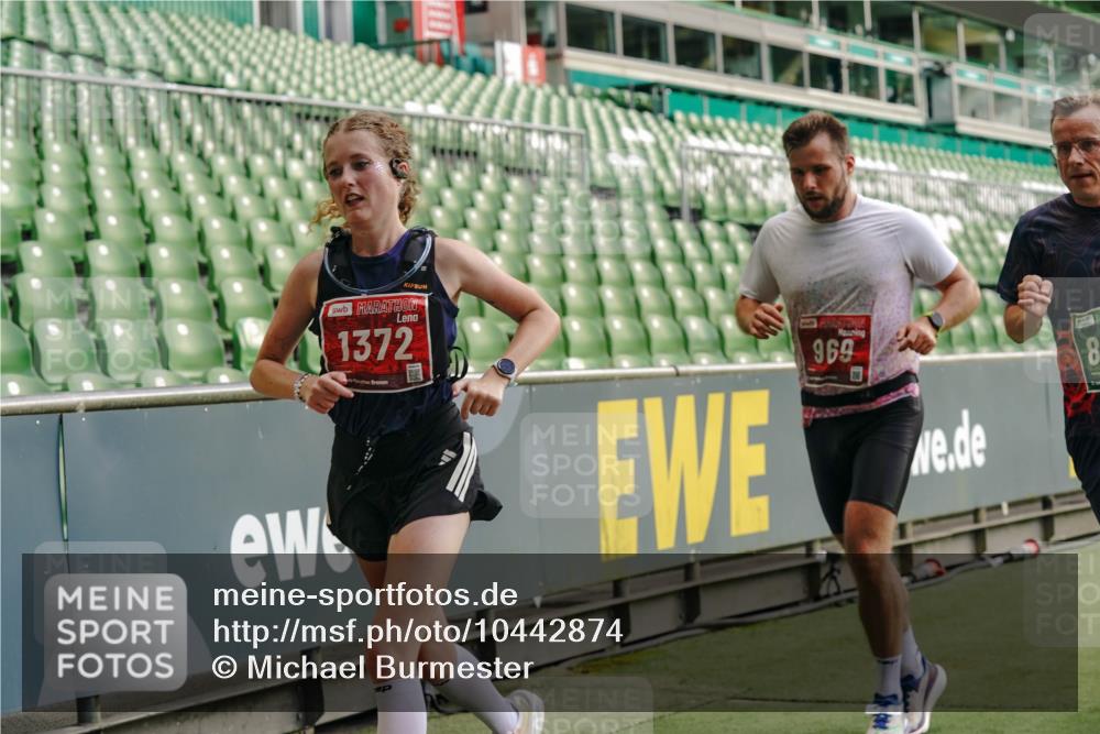 13.09.2026 - 21. swb-Marathon Bremen Michael Burmester http://msf.ph/oto/10442874 13.09.2026 12:44:01 Laufen im Stadion 339, 439, 493, 623, 678, 681, 715, 749, 819, 969, 1223, 1224, 1301, 1335, 1372, 1498, 1562, 1696, 1712, 1745, 1770, 1879, 1921, 1975, 2098, 2651, 2683, 3251, 3500, 3584, 3688, 4096, 4118, 4328, 4739, 4847, 4904, 5143, 5199, 5316, 5369, 5601, 5663, 5776, 5996, 6359, 6579, 6973, 7015, 7170, 7206, 7265, 7715, 7841, 7950, 8028, 8689, 8749, 8850, 8994, 9120, 9137, 9153, 9200, 9233, 9533, 9849, 13063, 13237, 126, 371, 453, 603, 640, 650, 671, 735, 744, 807, 862, 912, 957, 1136 meine-sportfotos.de