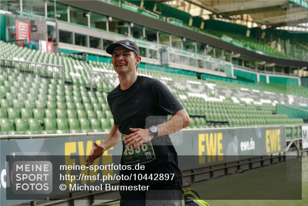 13.09.2026 - 21. swb-Marathon Bremen Michael Burmester http://msf.ph/oto/10442897 13.09.2026 12:44:03 Laufen im Stadion 339, 439, 493, 623, 678, 681, 715, 749, 819, 969, 1223, 1224, 1264, 1301, 1335, 1372, 1498, 1562, 1696, 1712, 1745, 1770, 1879, 1921, 1975, 2098, 2651, 2683, 3251, 3500, 3584, 3688, 4096, 4118, 4328, 4739, 4847, 4904, 5143, 5199, 5316, 5369, 5601, 5663, 5776, 5996, 6359, 6579, 6973, 7015, 7170, 7206, 7265, 7715, 7841, 7950, 8028, 8689, 8749, 8850, 8994, 9137, 9153, 9200, 9233, 9533, 9849, 13063, 13237, 126, 371, 453, 603, 640, 650, 671, 735, 744, 862, 912, 957, 1136 meine-sportfotos.de