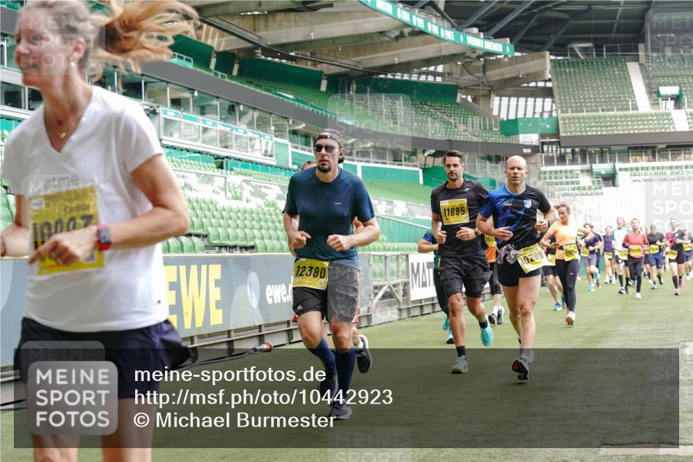 13.09.2026 - 21. swb-Marathon Bremen Michael Burmester http://msf.ph/oto/10442923 13.09.2026 10:28:31 Laufen im Stadion 10142, 10170, 10183, 10189, 10200, 10223, 10267, 10269, 10270, 10293, 10294, 10310, 10316, 10329, 10348, 10393, 10421, 10426, 10489, 10508, 10525, 10538, 10544, 10566, 10594, 10655, 10709, 10739, 10763, 10770, 10814, 10835, 10840, 10846, 10860, 10876, 10897, 10898, 10910, 10917, 10923, 10993, 11005, 11007, 11018, 11035, 11058, 11060, 11076, 11087, 11092, 11110, 11111, 11148, 11170 meine-sportfotos.de