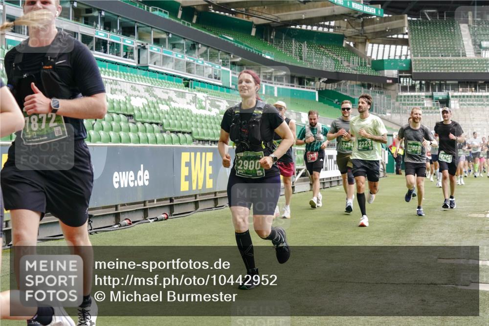 13.09.2026 - 21. swb-Marathon Bremen Michael Burmester http://msf.ph/oto/10442952 13.09.2026 13:07:22 Laufen im Stadion 109, 132, 156, 287, 303, 310, 372, 430, 454, 489, 578, 607, 613, 682, 716, 784, 800, 808, 809, 831, 834, 846, 911, 922, 1083, 1173, 1189, 1205, 1210, 1274, 1285, 1322, 1364, 1365, 1369, 1387, 1395, 1437, 1532, 1545, 1574, 1581, 1600, 1823, 1831, 1841, 1848, 1854, 1871, 1909, 1926, 1938, 2003, 2070, 2090, 2215, 2219, 2275, 2283, 2318, 2355, 2356, 2366, 2393, 2405, 2440, 2492, 2565, 2611, 2699, 2707, 2721, 2731, 2755, 2782, 2802, 2818, 2831, 2866, 2902, 2911, 2949, 2960 meine-sportfotos.de