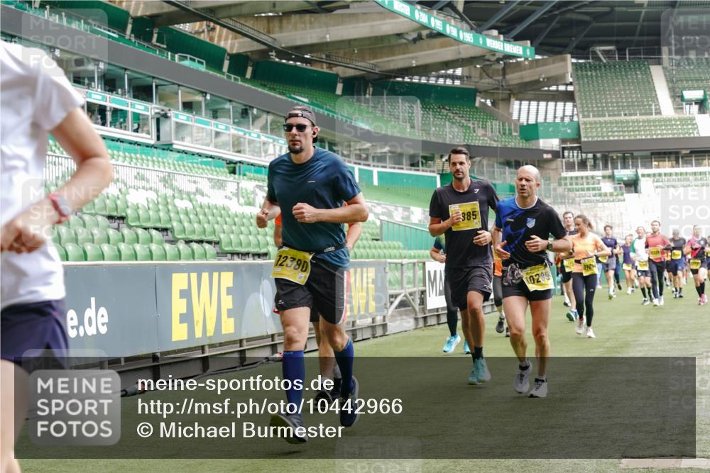 13.09.2026 - 21. swb-Marathon Bremen Michael Burmester http://msf.ph/oto/10442966 13.09.2026 10:28:31 Laufen im Stadion 10142, 10170, 10183, 10189, 10200, 10223, 10267, 10269, 10270, 10293, 10294, 10310, 10316, 10329, 10348, 10393, 10421, 10426, 10489, 10508, 10525, 10538, 10544, 10566, 10594, 10655, 10709, 10739, 10763, 10770, 10814, 10835, 10840, 10846, 10860, 10876, 10897, 10898, 10910, 10917, 10923, 10993, 11005, 11007, 11018, 11035, 11058, 11060, 11076, 11087, 11092, 11110, 11111, 11148, 11170 meine-sportfotos.de