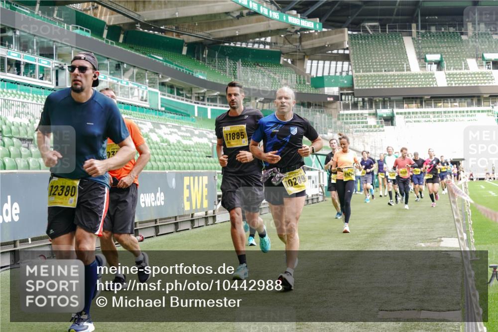 13.09.2026 - 21. swb-Marathon Bremen Michael Burmester http://msf.ph/oto/10442988 13.09.2026 10:28:32 Laufen im Stadion 10142, 10170, 10183, 10189, 10200, 10223, 10267, 10269, 10270, 10293, 10294, 10310, 10316, 10329, 10348, 10381, 10393, 10421, 10426, 10489, 10508, 10525, 10538, 10544, 10566, 10594, 10655, 10709, 10739, 10763, 10770, 10814, 10835, 10840, 10846, 10860, 10876, 10897, 10898, 10910, 10917, 10923, 10993, 11005, 11007, 11018, 11035, 11058, 11060, 11076, 11087, 11092, 11110, 11111, 11148, 11170 meine-sportfotos.de