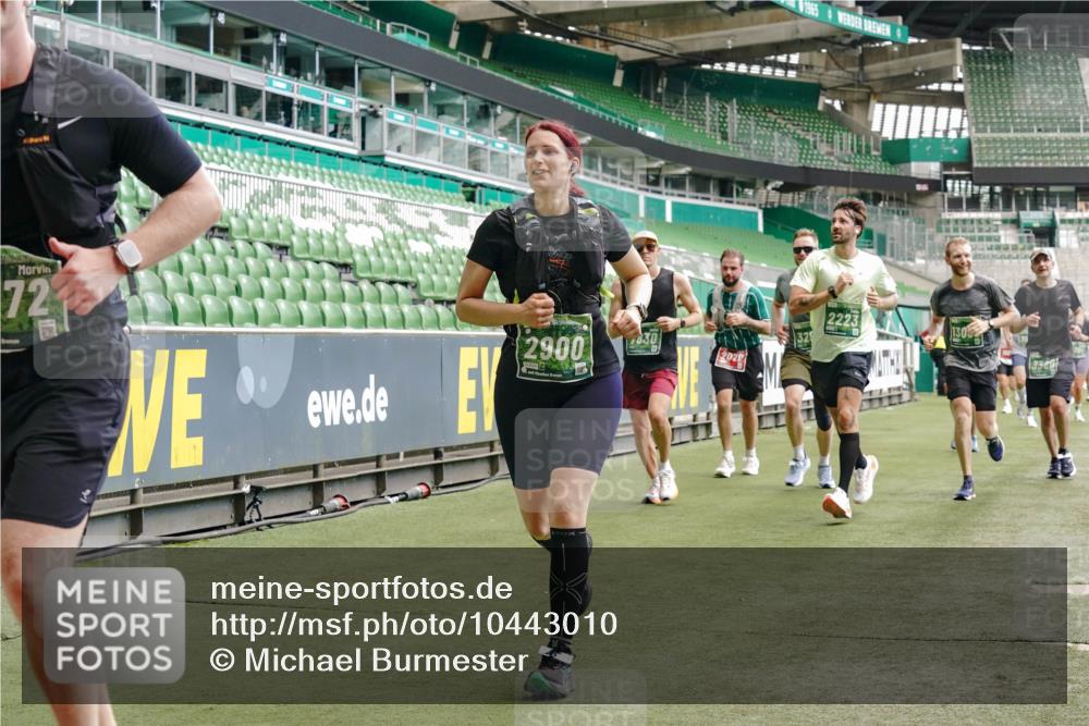 13.09.2026 - 21. swb-Marathon Bremen Michael Burmester http://msf.ph/oto/10443010 13.09.2026 13:07:22 Laufen im Stadion 109, 132, 156, 287, 303, 310, 372, 430, 454, 489, 578, 607, 613, 682, 716, 784, 800, 808, 809, 831, 834, 846, 911, 922, 1083, 1173, 1189, 1205, 1210, 1274, 1285, 1322, 1364, 1365, 1369, 1387, 1395, 1437, 1532, 1545, 1574, 1581, 1600, 1823, 1831, 1841, 1848, 1854, 1871, 1909, 1926, 1938, 2003, 2070, 2090, 2215, 2219, 2275, 2283, 2318, 2355, 2356, 2366, 2393, 2405, 2440, 2492, 2565, 2611, 2699, 2707, 2721, 2731, 2755, 2782, 2802, 2818, 2831, 2866, 2902, 2911, 2949, 2960 meine-sportfotos.de