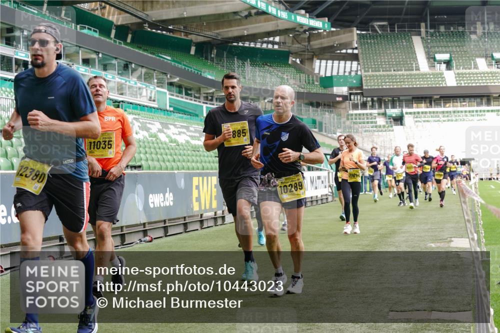 13.09.2026 - 21. swb-Marathon Bremen Michael Burmester http://msf.ph/oto/10443023 13.09.2026 10:28:32 Laufen im Stadion 10142, 10170, 10183, 10189, 10200, 10223, 10267, 10269, 10270, 10293, 10294, 10310, 10316, 10329, 10348, 10381, 10393, 10421, 10426, 10489, 10508, 10525, 10538, 10544, 10566, 10594, 10655, 10709, 10739, 10763, 10770, 10814, 10835, 10840, 10846, 10860, 10876, 10897, 10898, 10910, 10917, 10923, 10993, 11005, 11007, 11018, 11035, 11058, 11060, 11076, 11087, 11092, 11110, 11111, 11148, 11170 meine-sportfotos.de