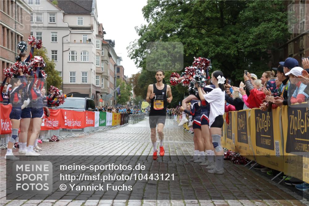 13.09.2026 - Kiel Lauf Yannick Fuchs http://msf.ph/oto/10443121 13.09.2026 11:58:58 Ziel 6694 meine-sportfotos.de