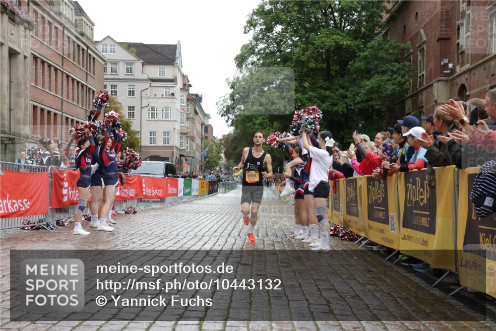 13.09.2026 - Kiel Lauf Yannick Fuchs http://msf.ph/oto/10443132 13.09.2026 11:58:58 Ziel 6694 meine-sportfotos.de