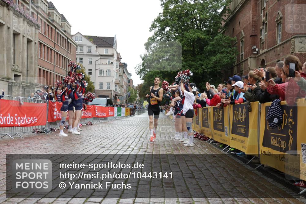 13.09.2026 - Kiel Lauf Yannick Fuchs http://msf.ph/oto/10443141 13.09.2026 11:58:58 Ziel 6694 meine-sportfotos.de