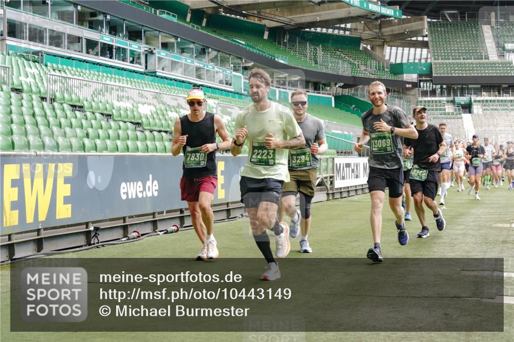 13.09.2026 - 21. swb-Marathon Bremen Michael Burmester http://msf.ph/oto/10443149 13.09.2026 13:07:24 Laufen im Stadion 109, 132, 156, 287, 303, 310, 372, 430, 454, 489, 551, 578, 607, 613, 682, 716, 784, 800, 808, 809, 831, 834, 846, 911, 922, 1083, 1173, 1189, 1205, 1210, 1274, 1285, 1322, 1364, 1365, 1369, 1387, 1395, 1437, 1532, 1545, 1574, 1581, 1600, 1688, 1823, 1831, 1841, 1848, 1854, 1871, 1909, 1926, 1938, 2003, 2070, 2090, 2215, 2219, 2275, 2283, 2318, 2355, 2356, 2366, 2393, 2405, 2440, 2492, 2565, 2611, 2699, 2707, 2721, 2731, 2755, 2782, 2802, 2818, 2831, 2866, 2902, 2911, 2949, 2960 meine-sportfotos.de