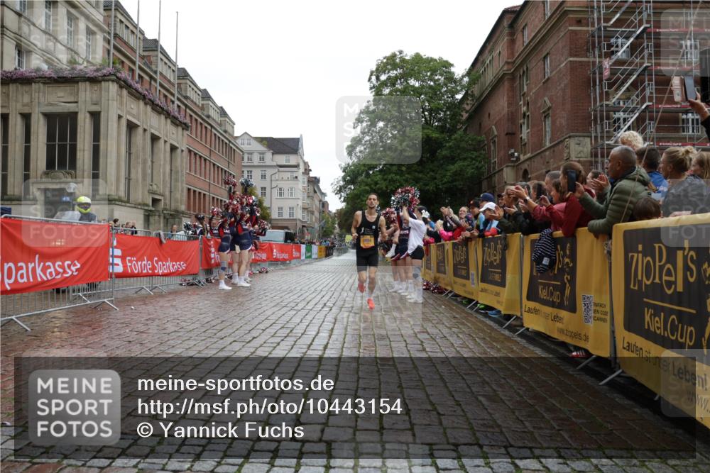 13.09.2026 - Kiel Lauf Yannick Fuchs http://msf.ph/oto/10443154 13.09.2026 11:58:59 Ziel 6694 meine-sportfotos.de