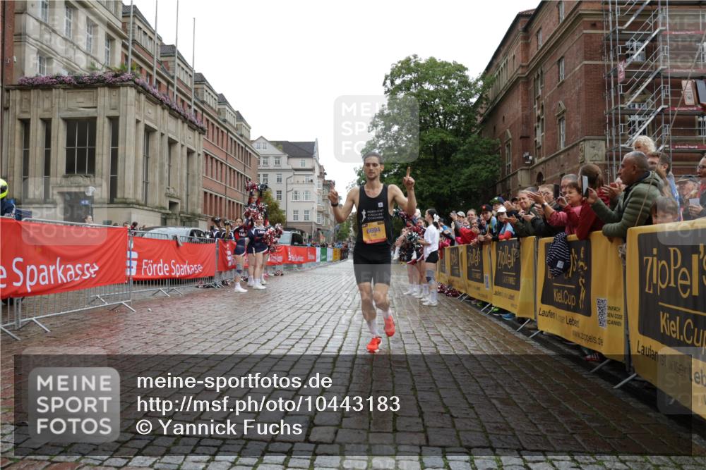 13.09.2026 - Kiel Lauf Yannick Fuchs http://msf.ph/oto/10443183 13.09.2026 11:59:00 Ziel 6694 meine-sportfotos.de