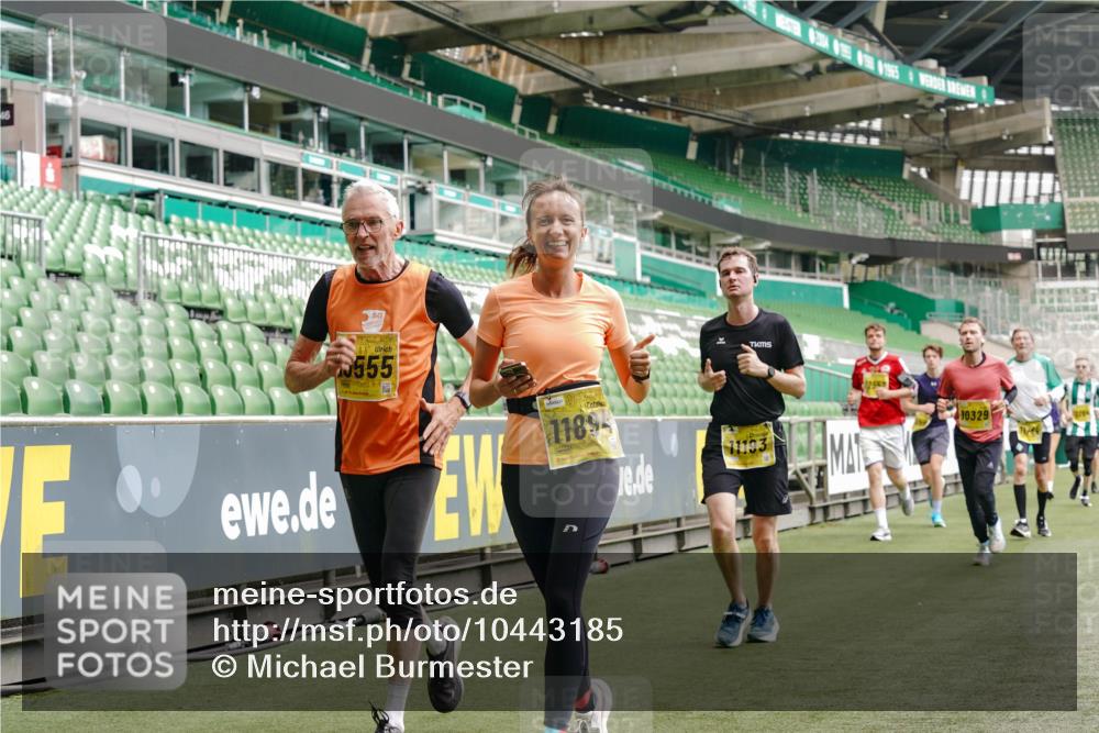 13.09.2026 - 21. swb-Marathon Bremen Michael Burmester http://msf.ph/oto/10443185 13.09.2026 10:28:36 Laufen im Stadion 10142, 10170, 10183, 10189, 10200, 10223, 10267, 10269, 10270, 10293, 10294, 10310, 10316, 10329, 10348, 10381, 10393, 10421, 10426, 10489, 10508, 10525, 10537, 10538, 10544, 10566, 10594, 10655, 10709, 10739, 10763, 10770, 10814, 10835, 10840, 10846, 10860, 10876, 10897, 10898, 10910, 10917, 10923, 10966, 10993, 11005, 11007, 11018, 11035, 11058, 11060, 11076, 11087, 11092, 11110, 11111, 11148, 11170 meine-sportfotos.de