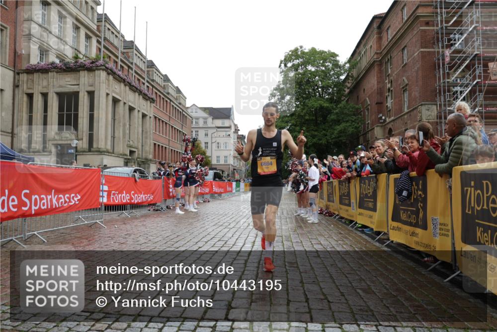 13.09.2026 - Kiel Lauf Yannick Fuchs http://msf.ph/oto/10443195 13.09.2026 11:59:01 Ziel 6694 meine-sportfotos.de