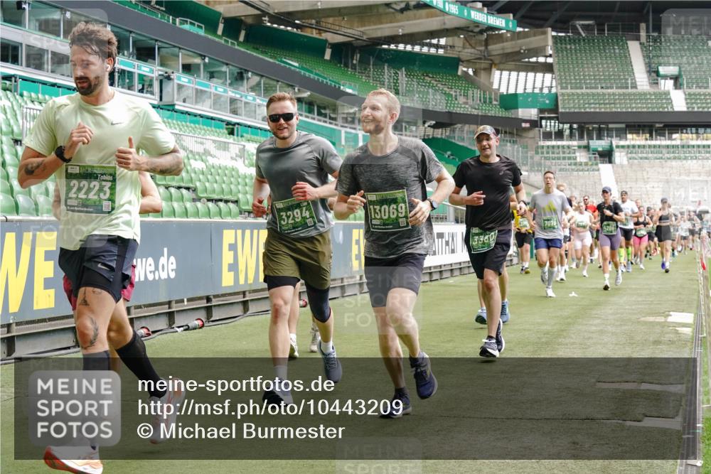 13.09.2026 - 21. swb-Marathon Bremen Michael Burmester http://msf.ph/oto/10443209 13.09.2026 13:07:25 Laufen im Stadion 109, 132, 156, 287, 303, 310, 372, 430, 454, 489, 551, 578, 607, 613, 682, 716, 784, 800, 808, 809, 831, 834, 846, 911, 922, 1083, 1173, 1189, 1205, 1210, 1285, 1322, 1364, 1365, 1369, 1387, 1395, 1437, 1532, 1545, 1574, 1600, 1688, 1823, 1831, 1841, 1848, 1854, 1871, 1909, 1926, 1938, 2003, 2070, 2090, 2215, 2219, 2275, 2283, 2318, 2355, 2356, 2366, 2393, 2405, 2440, 2492, 2565, 2611, 2699, 2707, 2721, 2731, 2755, 2782, 2802, 2818, 2831, 2866, 2902, 2911, 2949, 2960 meine-sportfotos.de