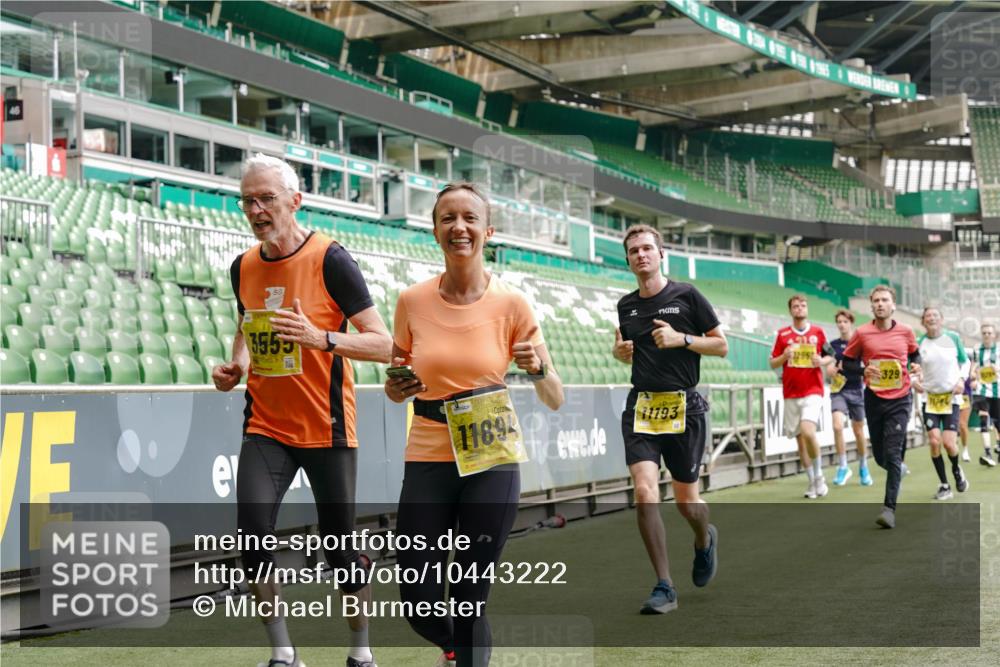 13.09.2026 - 21. swb-Marathon Bremen Michael Burmester http://msf.ph/oto/10443222 13.09.2026 10:28:36 Laufen im Stadion 10142, 10170, 10183, 10189, 10200, 10223, 10267, 10269, 10270, 10293, 10294, 10310, 10316, 10329, 10348, 10381, 10393, 10421, 10426, 10489, 10508, 10525, 10537, 10538, 10544, 10566, 10594, 10655, 10709, 10739, 10763, 10770, 10814, 10835, 10840, 10846, 10860, 10876, 10897, 10898, 10910, 10917, 10923, 10966, 10993, 11005, 11007, 11018, 11035, 11058, 11060, 11076, 11087, 11092, 11110, 11111, 11148, 11170 meine-sportfotos.de