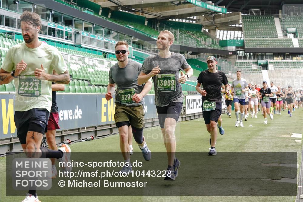 13.09.2026 - 21. swb-Marathon Bremen Michael Burmester http://msf.ph/oto/10443228 13.09.2026 13:07:25 Laufen im Stadion 109, 132, 156, 287, 303, 310, 372, 430, 454, 489, 551, 578, 607, 613, 682, 716, 784, 800, 808, 809, 831, 834, 846, 911, 922, 1083, 1173, 1189, 1205, 1210, 1285, 1322, 1364, 1365, 1369, 1387, 1395, 1437, 1532, 1545, 1574, 1600, 1688, 1823, 1831, 1841, 1848, 1854, 1871, 1909, 1926, 1938, 2003, 2070, 2090, 2215, 2219, 2275, 2283, 2318, 2355, 2356, 2366, 2393, 2405, 2440, 2492, 2565, 2611, 2699, 2707, 2721, 2731, 2755, 2782, 2802, 2818, 2831, 2866, 2902, 2911, 2949, 2960 meine-sportfotos.de