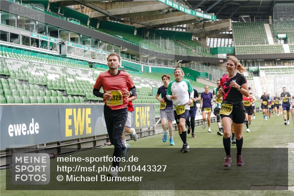 13.09.2026 - 21. swb-Marathon Bremen Michael Burmester http://msf.ph/oto/10443327 13.09.2026 10:28:38 Laufen im Stadion 10142, 10170, 10183, 10189, 10200, 10223, 10267, 10269, 10270, 10293, 10294, 10310, 10316, 10329, 10348, 10381, 10393, 10421, 10426, 10508, 10525, 10537, 10538, 10544, 10566, 10594, 10655, 10709, 10739, 10763, 10770, 10814, 10835, 10840, 10846, 10860, 10876, 10897, 10898, 10910, 10917, 10923, 10966, 10993, 11005, 11007, 11018, 11035, 11058, 11076, 11087, 11092, 11109, 11110, 11111, 11148, 11170 meine-sportfotos.de