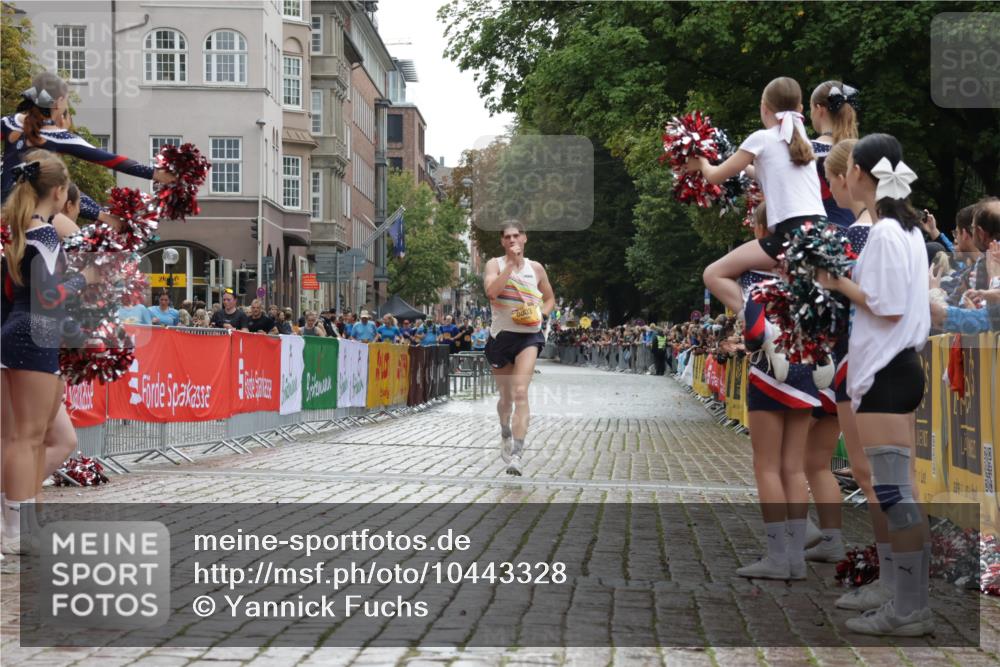 13.09.2026 - Kiel Lauf Yannick Fuchs http://msf.ph/oto/10443328 13.09.2026 12:01:20 Ziel 8803 meine-sportfotos.de