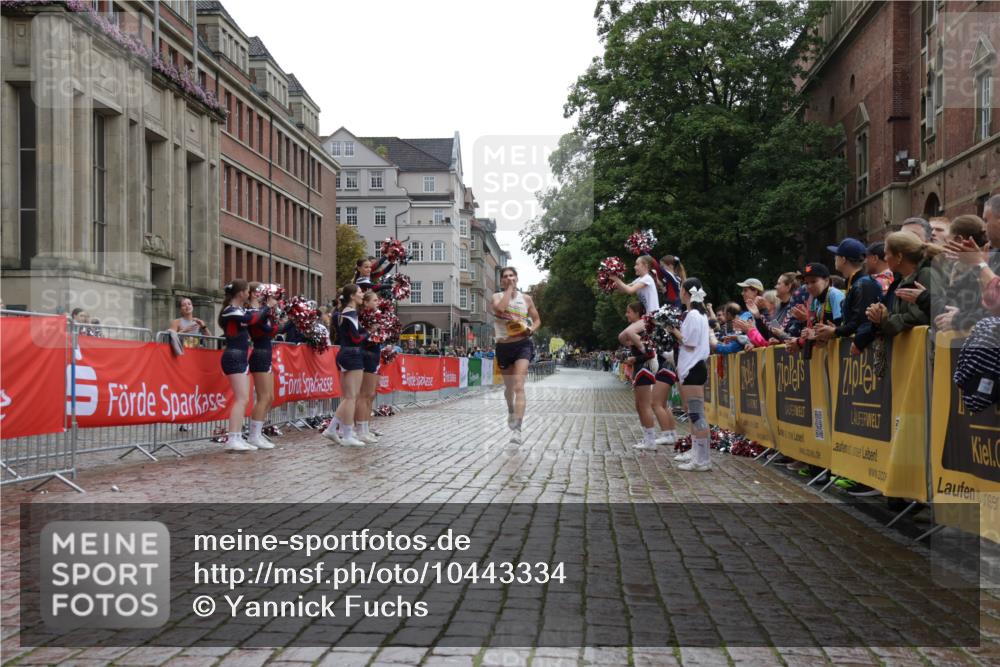 13.09.2026 - Kiel Lauf Yannick Fuchs http://msf.ph/oto/10443334 13.09.2026 12:01:22 Ziel 8803 meine-sportfotos.de