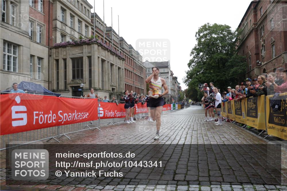 13.09.2026 - Kiel Lauf Yannick Fuchs http://msf.ph/oto/10443341 13.09.2026 12:01:23 Ziel 8803 meine-sportfotos.de