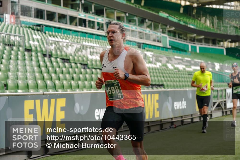 13.09.2026 - 21. swb-Marathon Bremen Michael Burmester http://msf.ph/oto/10443365 13.09.2026 12:44:26 Laufen im Stadion 280, 339, 493, 623, 678, 681, 715, 819, 969, 1264, 1301, 1335, 1372, 1498, 1562, 1696, 1770, 1921, 1937, 1975, 2020, 2098, 2683, 3092, 3251, 3271, 3500, 3584, 3609, 3688, 4096, 4118, 4328, 4739, 4904, 5143, 5199, 5316, 5369, 5601, 5663, 5776, 5996, 6359, 6579, 6973, 7015, 7170, 7206, 7265, 7715, 7841, 7950, 8028, 8689, 8749, 8850, 9137, 9153, 9200, 9233, 9583, 9849, 13063, 13168, 13237, 126, 371, 453, 603, 640, 650, 671, 735, 744, 862, 912, 957, 1136, 1411, 1822 meine-sportfotos.de