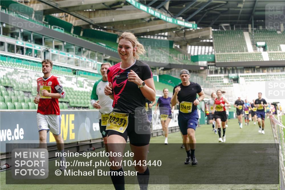 13.09.2026 - 21. swb-Marathon Bremen Michael Burmester http://msf.ph/oto/10443440 13.09.2026 10:28:40 Laufen im Stadion 10142, 10170, 10183, 10189, 10200, 10223, 10267, 10269, 10270, 10293, 10294, 10310, 10316, 10329, 10348, 10381, 10393, 10421, 10426, 10508, 10525, 10537, 10538, 10544, 10566, 10594, 10655, 10709, 10739, 10763, 10770, 10814, 10835, 10840, 10846, 10860, 10876, 10897, 10898, 10910, 10917, 10923, 10966, 10993, 11005, 11007, 11018, 11035, 11058, 11076, 11087, 11092, 11109, 11111, 11148, 11170 meine-sportfotos.de