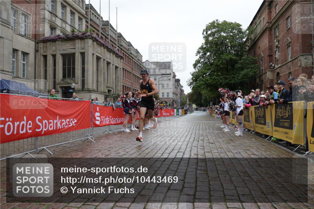 13.09.2026 - Kiel Lauf Yannick Fuchs http://msf.ph/oto/10443469 13.09.2026 12:04:08 Ziel 8608 meine-sportfotos.de