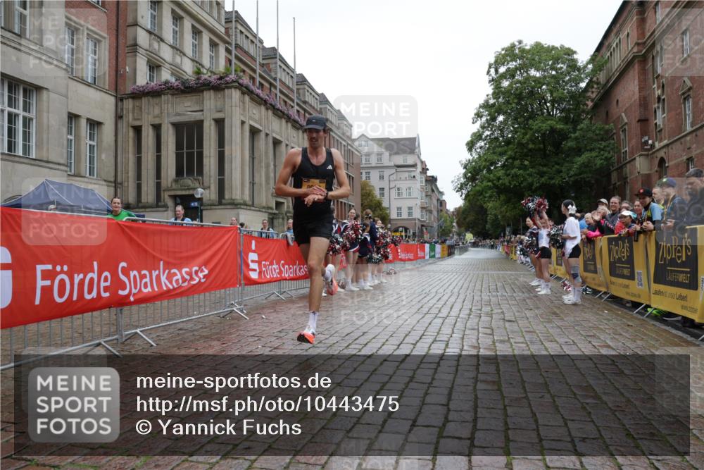 13.09.2026 - Kiel Lauf Yannick Fuchs http://msf.ph/oto/10443475 13.09.2026 12:04:09 Ziel 8608 meine-sportfotos.de