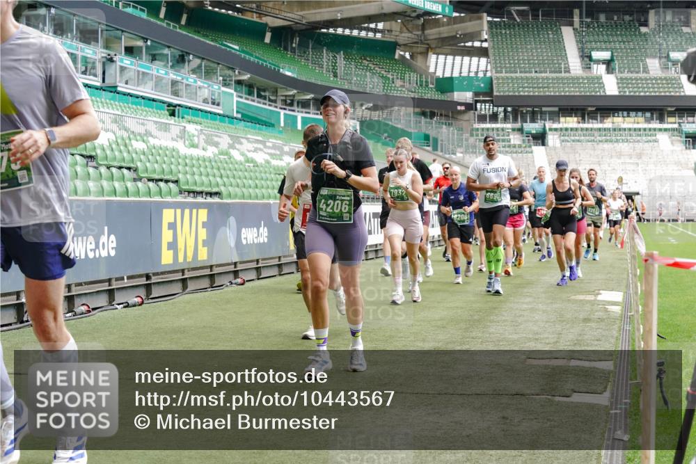 13.09.2026 - 21. swb-Marathon Bremen Michael Burmester http://msf.ph/oto/10443567 13.09.2026 13:07:30 Laufen im Stadion 109, 132, 156, 287, 303, 310, 372, 430, 454, 489, 551, 578, 607, 613, 682, 716, 800, 808, 809, 831, 834, 846, 884, 911, 922, 1083, 1173, 1189, 1205, 1210, 1285, 1322, 1364, 1365, 1369, 1387, 1395, 1437, 1532, 1545, 1574, 1600, 1688, 1823, 1831, 1841, 1848, 1854, 1871, 1909, 1926, 1938, 2003, 2070, 2090, 2215, 2219, 2275, 2283, 2318, 2355, 2356, 2366, 2405, 2440, 2492, 2565, 2611, 2699, 2707, 2721, 2731, 2755, 2782, 2802, 2818, 2831, 2866, 2902, 2911, 2949, 2960 meine-sportfotos.de