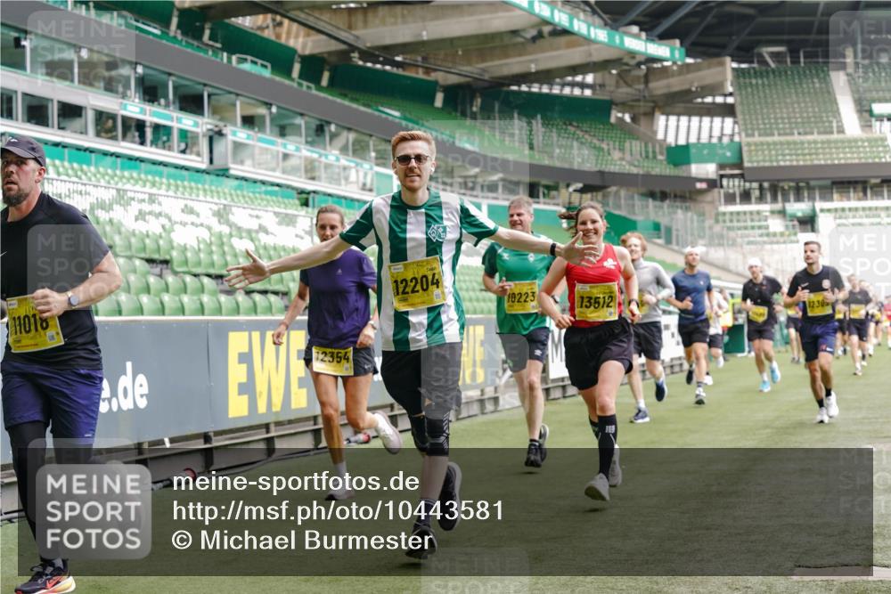 13.09.2026 - 21. swb-Marathon Bremen Michael Burmester http://msf.ph/oto/10443581 13.09.2026 10:28:42 Laufen im Stadion 10142, 10170, 10183, 10189, 10200, 10223, 10267, 10269, 10270, 10293, 10294, 10310, 10316, 10329, 10348, 10381, 10393, 10421, 10426, 10508, 10525, 10537, 10538, 10544, 10566, 10594, 10655, 10709, 10739, 10763, 10770, 10814, 10835, 10840, 10846, 10860, 10876, 10897, 10898, 10910, 10917, 10923, 10966, 10993, 11005, 11007, 11018, 11035, 11058, 11076, 11087, 11092, 11109, 11111, 11148, 11170 meine-sportfotos.de
