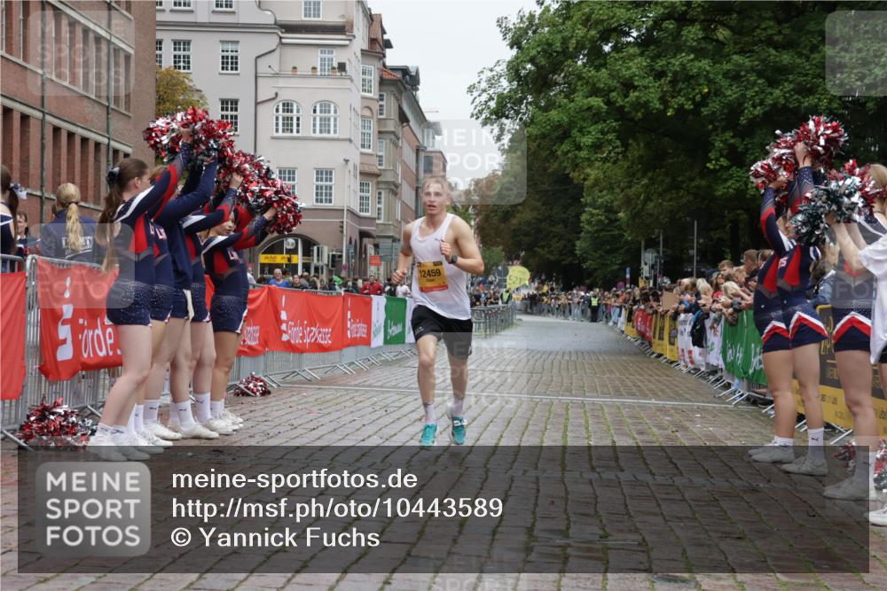 13.09.2026 - Kiel Lauf Yannick Fuchs http://msf.ph/oto/10443589 13.09.2026 12:07:55 Ziel 12459 meine-sportfotos.de