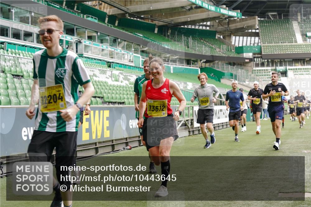 13.09.2026 - 21. swb-Marathon Bremen Michael Burmester http://msf.ph/oto/10443645 13.09.2026 10:28:43 Laufen im Stadion 10142, 10170, 10183, 10189, 10200, 10223, 10267, 10269, 10270, 10293, 10294, 10310, 10316, 10329, 10334, 10348, 10381, 10393, 10421, 10426, 10508, 10525, 10537, 10538, 10544, 10566, 10594, 10655, 10709, 10739, 10763, 10770, 10814, 10835, 10840, 10846, 10860, 10876, 10897, 10898, 10910, 10917, 10923, 10966, 10993, 11005, 11007, 11018, 11035, 11058, 11076, 11087, 11092, 11109, 11111, 11148, 11170 meine-sportfotos.de