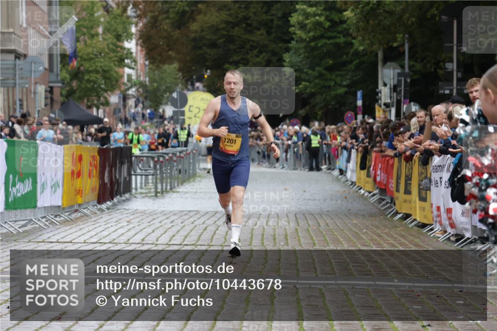 13.09.2026 - Kiel Lauf Yannick Fuchs http://msf.ph/oto/10443678 13.09.2026 12:09:51 Ziel 1201 meine-sportfotos.de