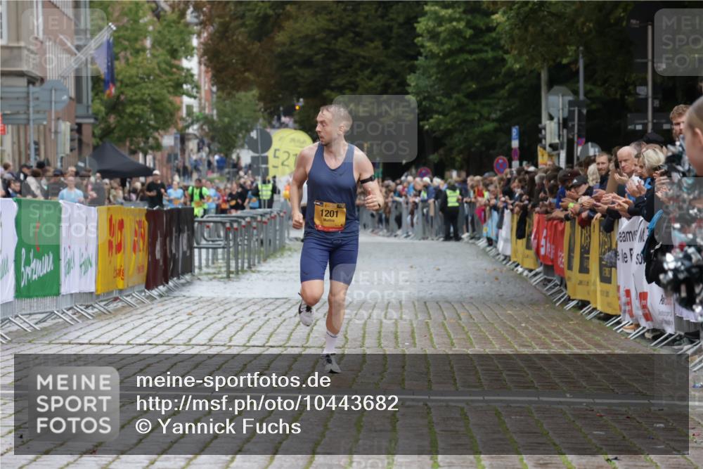13.09.2026 - Kiel Lauf Yannick Fuchs http://msf.ph/oto/10443682 13.09.2026 12:09:51 Ziel 1201 meine-sportfotos.de